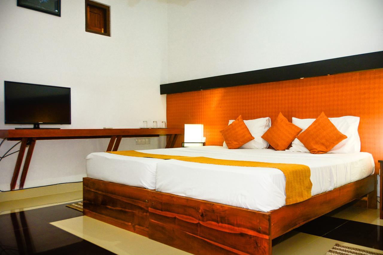 Rainbow Beach Hotel Negombo Exterior photo